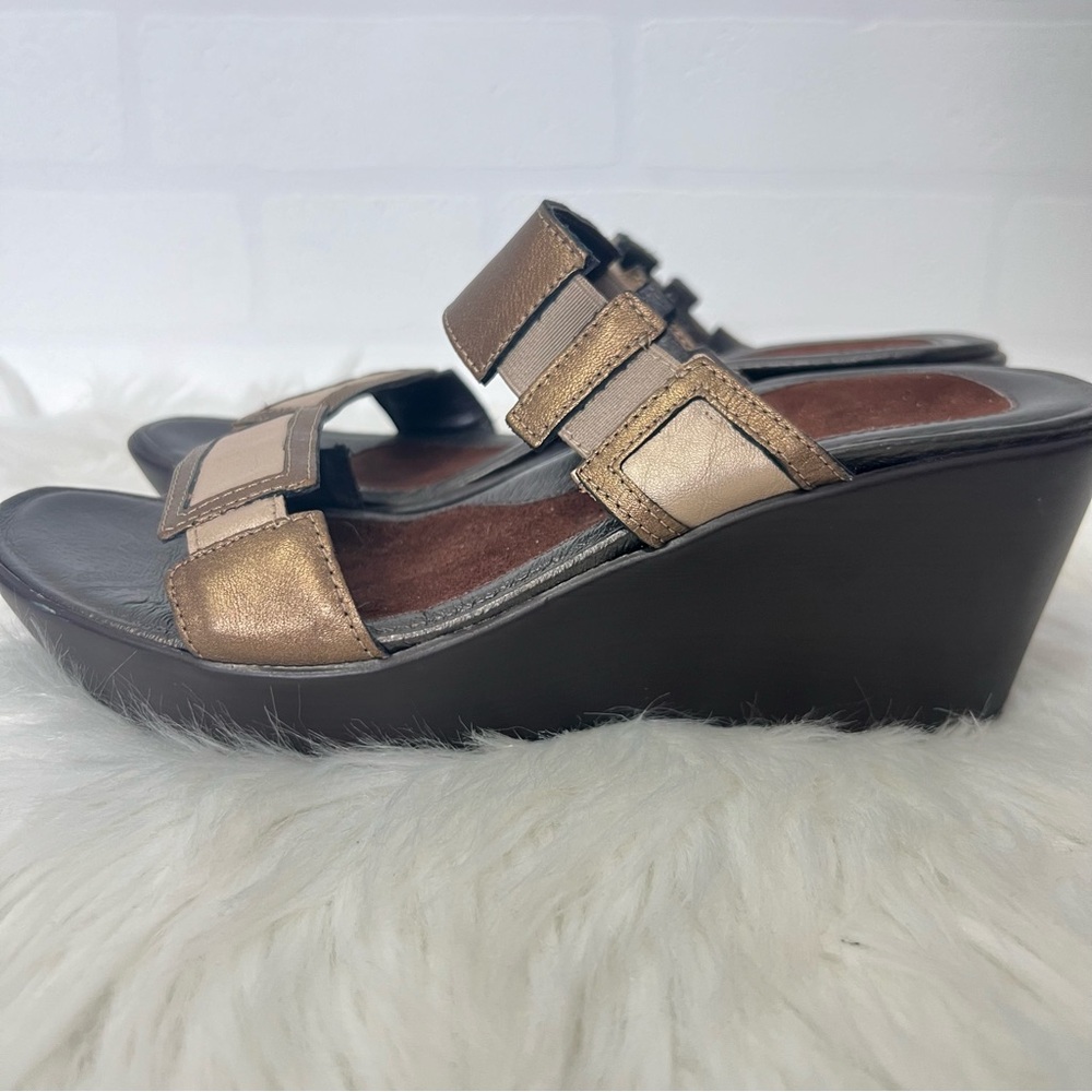 Naot Treasure Wedge Grecian Gold Champagne Leather Comfort Wedge Sandals Size 9